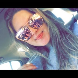 Meet your Posher, Melissa